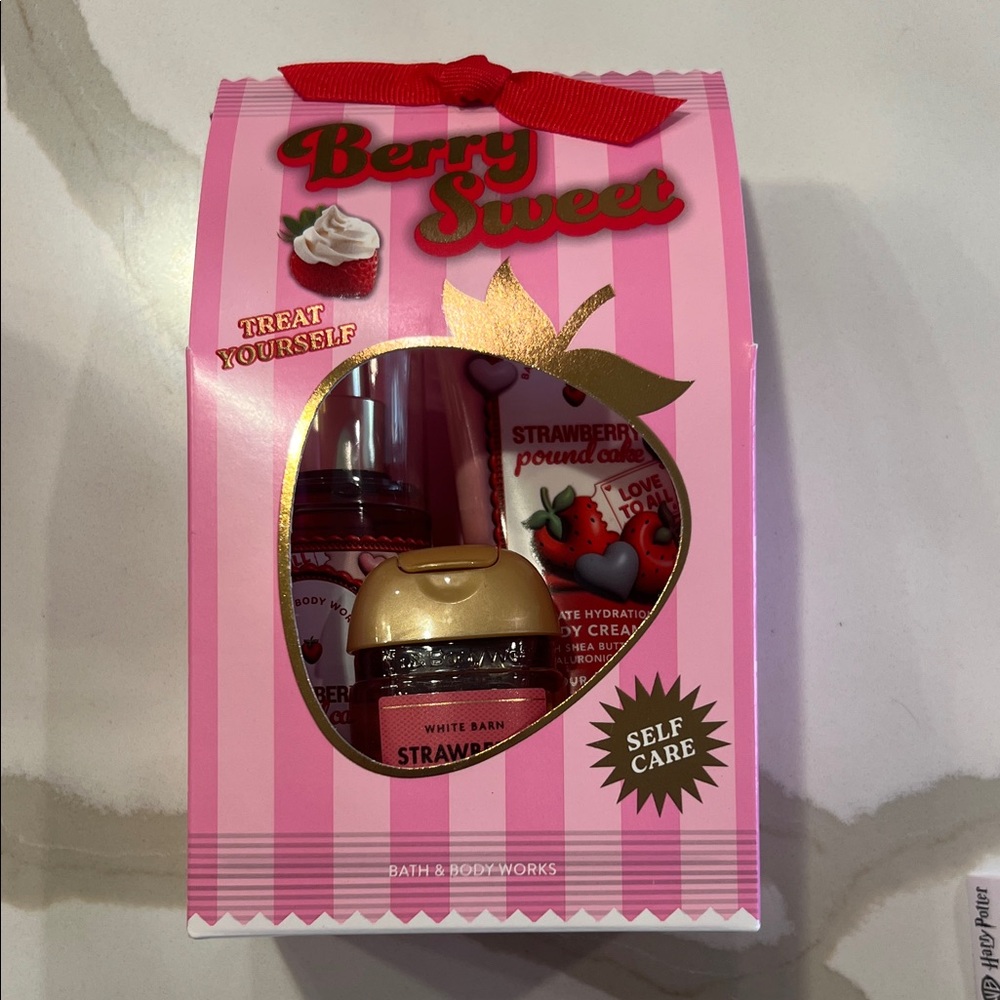 Bath & Body Works Berry Sweet Strawberry Set